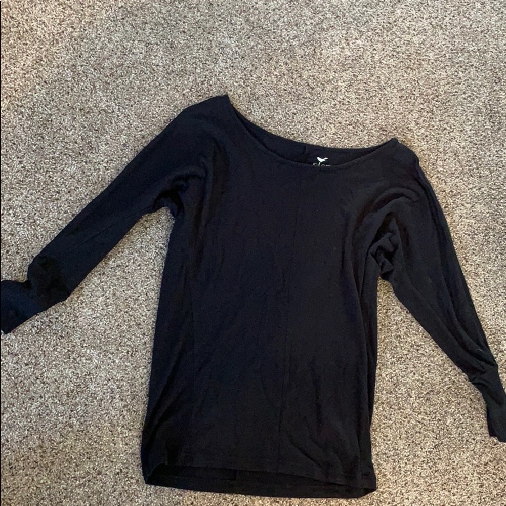 The perfect black basic tee!